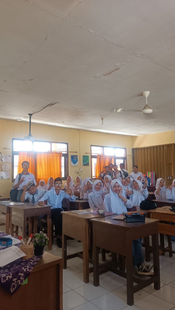 Mahasiswa AFI UIN Siber Syekh Nurjati Cirebon Laksanakan PPL Hari Ketiga di MAN 2 Kota Cirebon Bersama Guru Pamong Mashudi, S.Pd.I